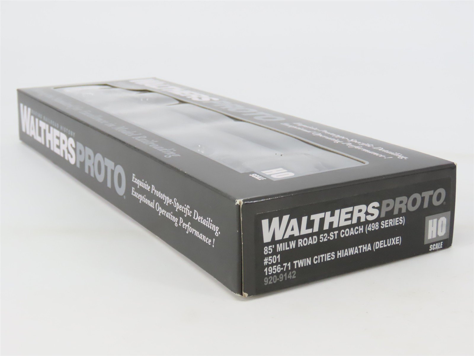 HO Walthers Proto 920-9142 MILW Hiawatha 85' Coach Passenger #501 w/ Lighting