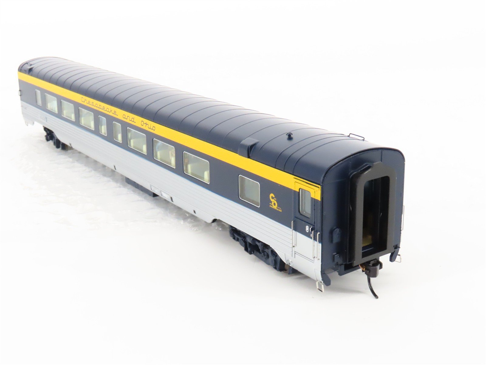 HO Walthers Proto 920-9522 C&O 85' P-S 52-Seat Coach Passenger Car #1622 wLights