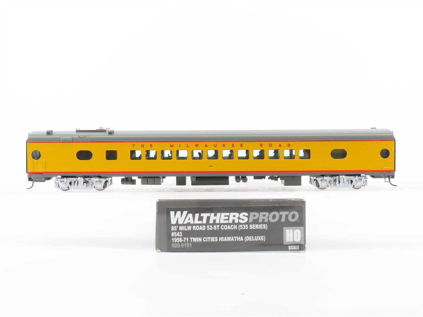 HO Walthers Proto 920-9151 MILW 85' 52-Seat Coach Passenger Car #343 wLights