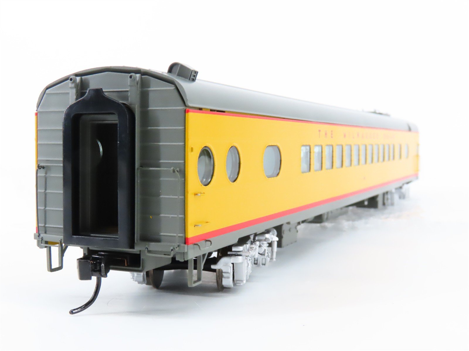 HO Walthers Proto 920-9151 MILW 85' 52-Seat Coach Passenger Car #343 wLights