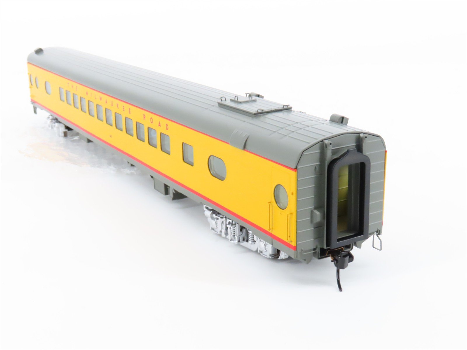 HO Walthers Proto 920-9151 MILW 85' 52-Seat Coach Passenger Car #343 wLights