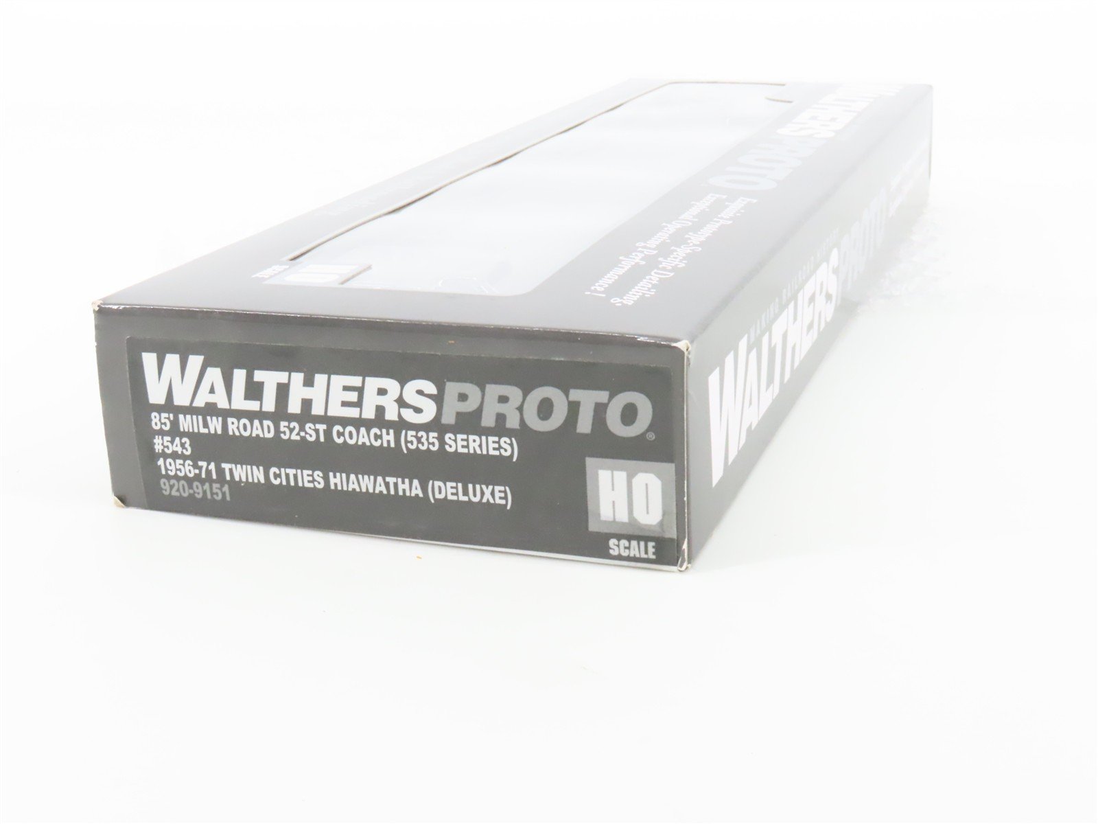 HO Walthers Proto 920-9151 MILW 85' 52-Seat Coach Passenger Car #343 wLights
