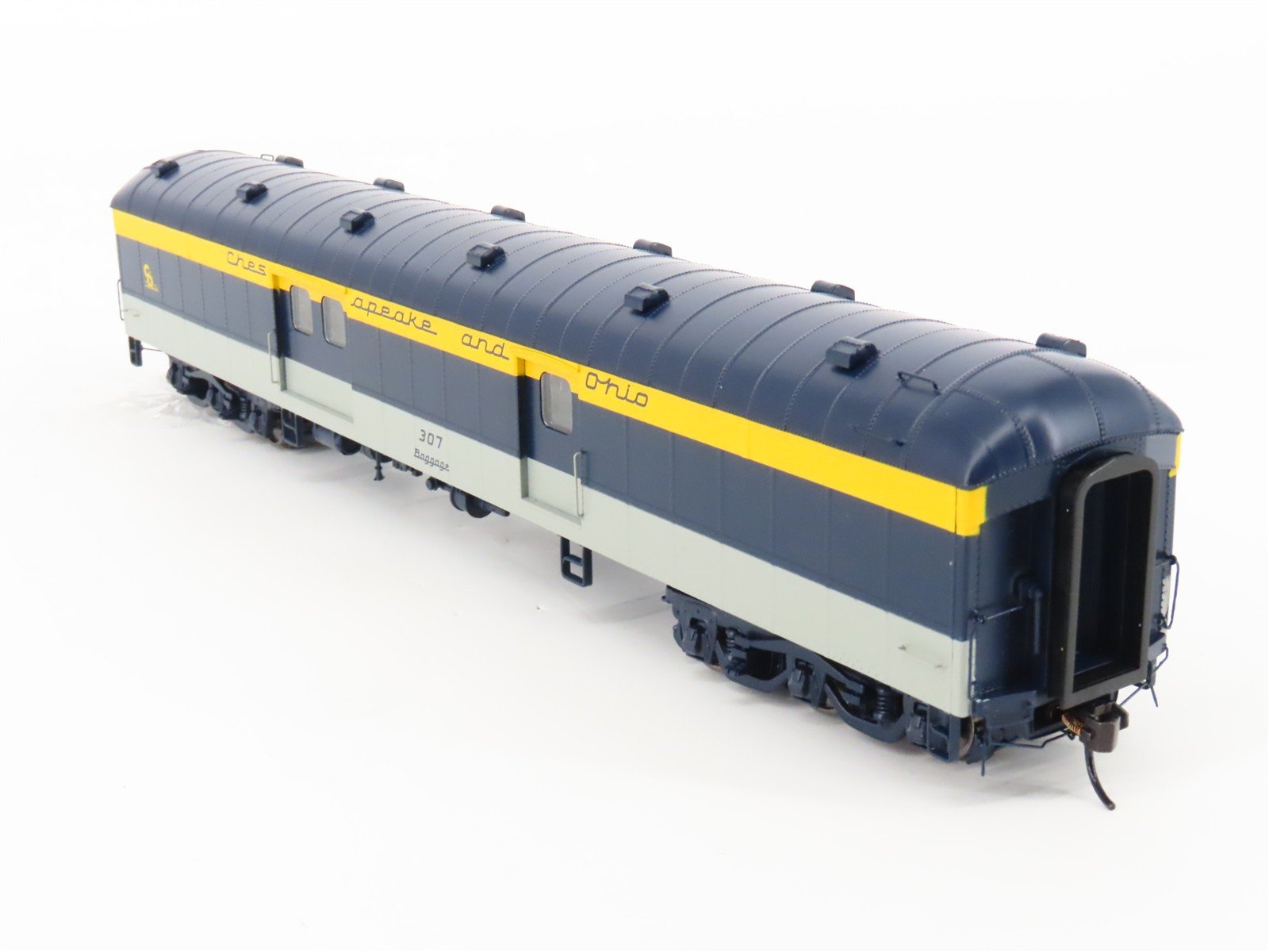 HO Scale Walthers Proto 920-17504 C&O 70' HWT Baggage Passenger