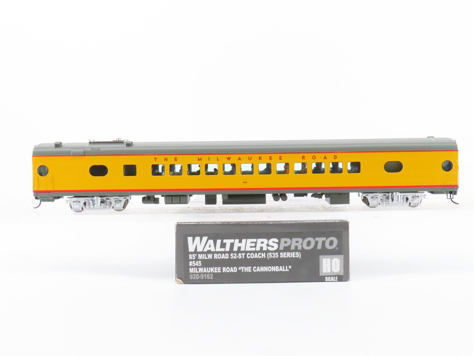 HO Walthers Proto 920-9162 MILW 85' 52-Seat Coach Passenger Car #545 wLights