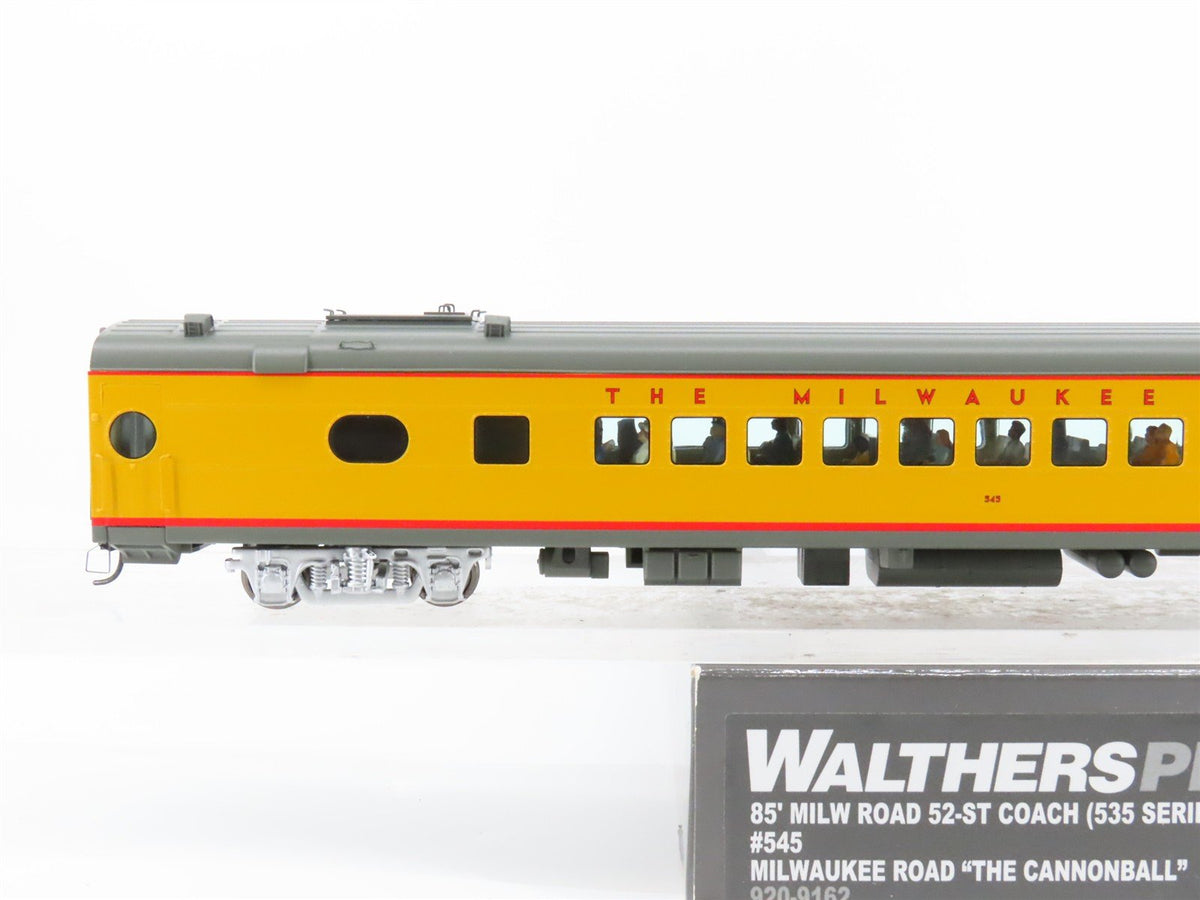 HO Walthers Proto 920-9162 MILW 85&#39; 52-Seat Coach Passenger Car #545 wLights