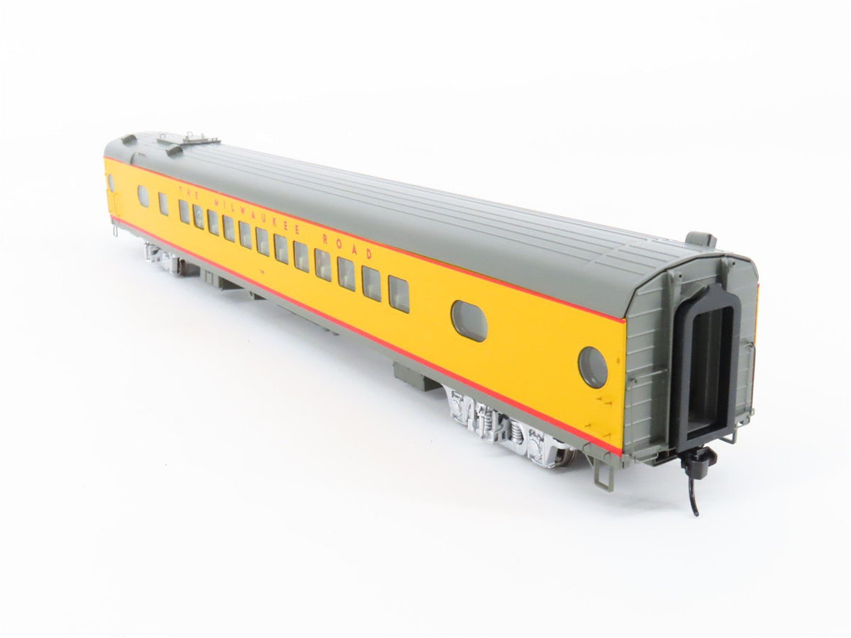 HO Walthers Proto 920-9162 MILW 85&#39; 52-Seat Coach Passenger Car #545 wLights
