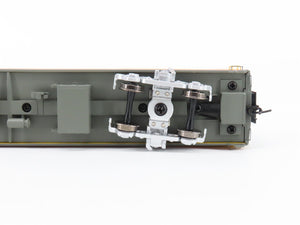 HO Walthers Proto 920-9162 MILW 85' 52-Seat Coach Passenger Car #545 wLights