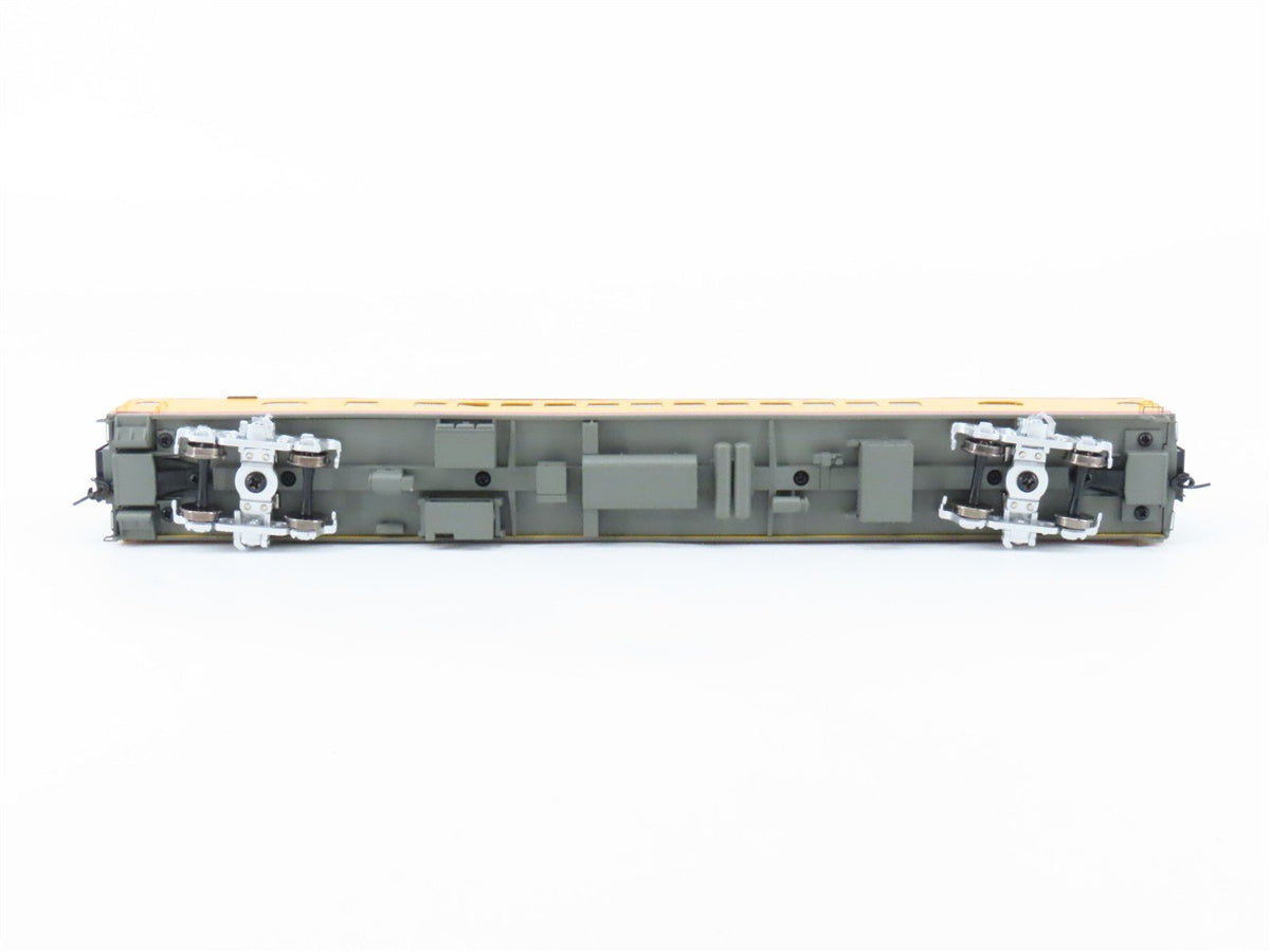 HO Walthers Proto 920-9162 MILW 85&#39; 52-Seat Coach Passenger Car #545 wLights