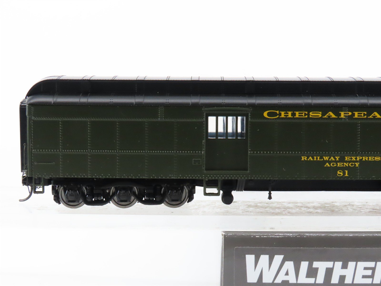 HO Scale Walthers Proto 920-17504 C&O 70' HWT RPO-Baggage Passenger Car #81