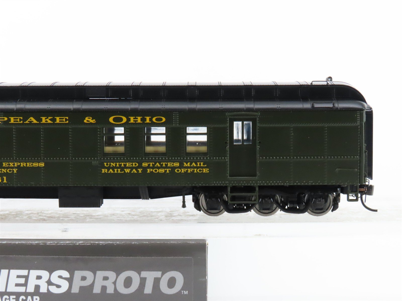 HO Scale Walthers Proto 920-17504 C&O 70' HWT RPO-Baggage Passenger Car #81