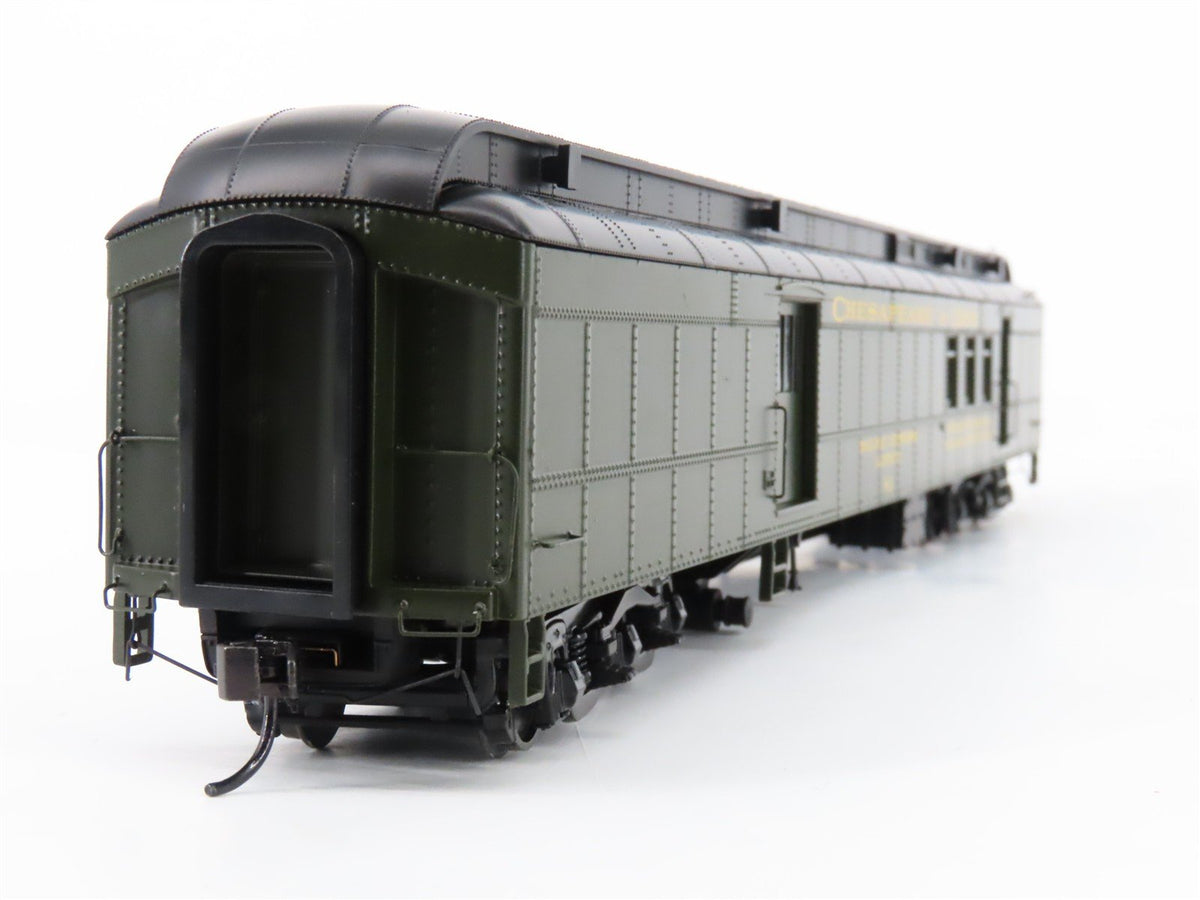 HO Scale Walthers Proto 920-17504 C&amp;O 70&#39; HWT RPO-Baggage Passenger Car #81