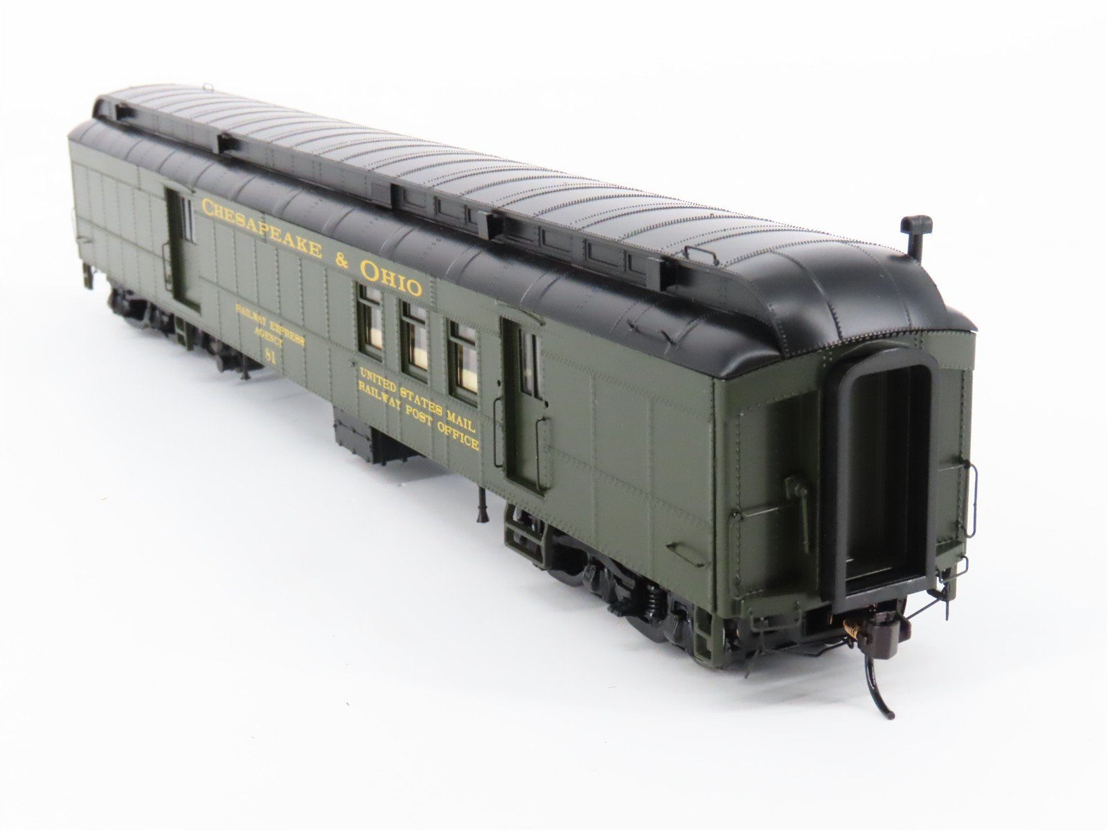 HO Scale Walthers Proto 920-17504 C&O 70' HWT RPO-Baggage Passenger Car #81