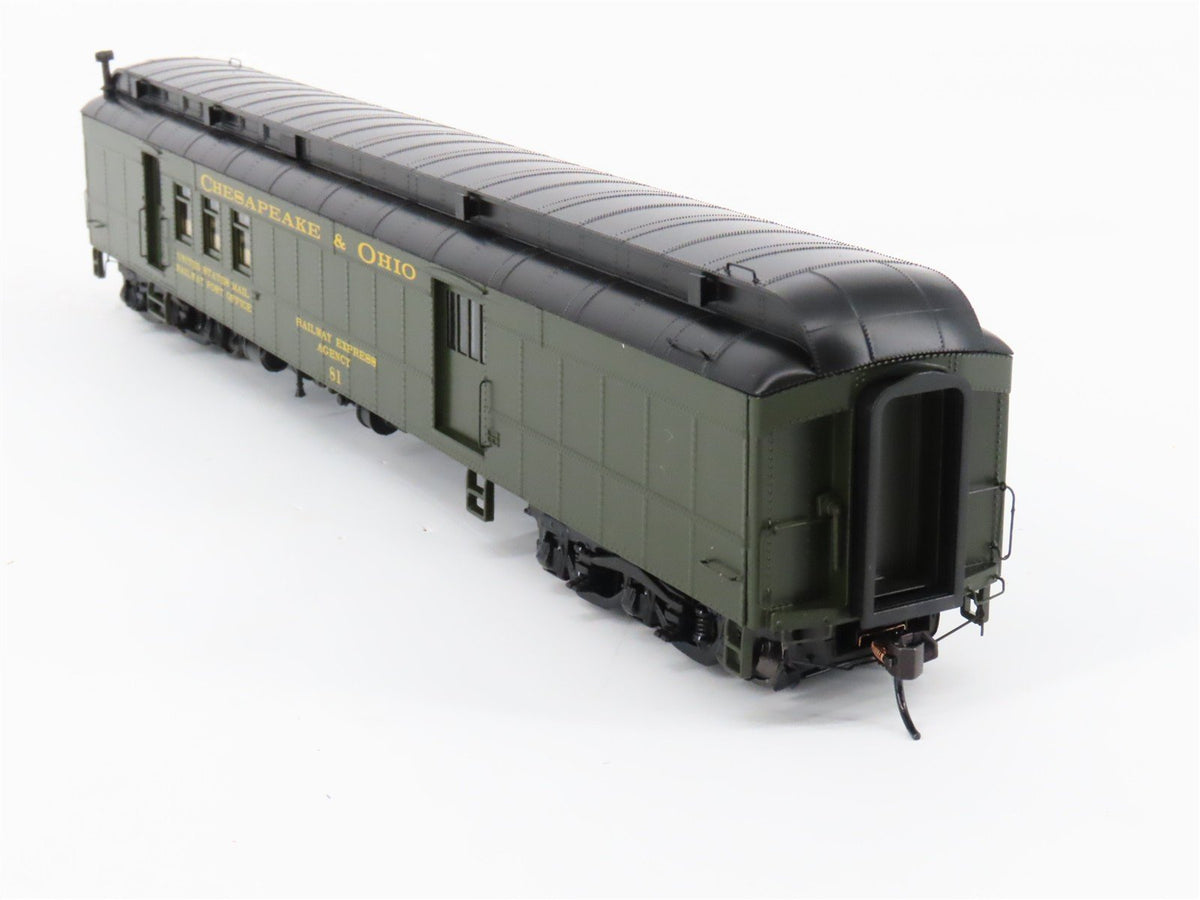 HO Scale Walthers Proto 920-17504 C&amp;O 70&#39; HWT RPO-Baggage Passenger Car #81