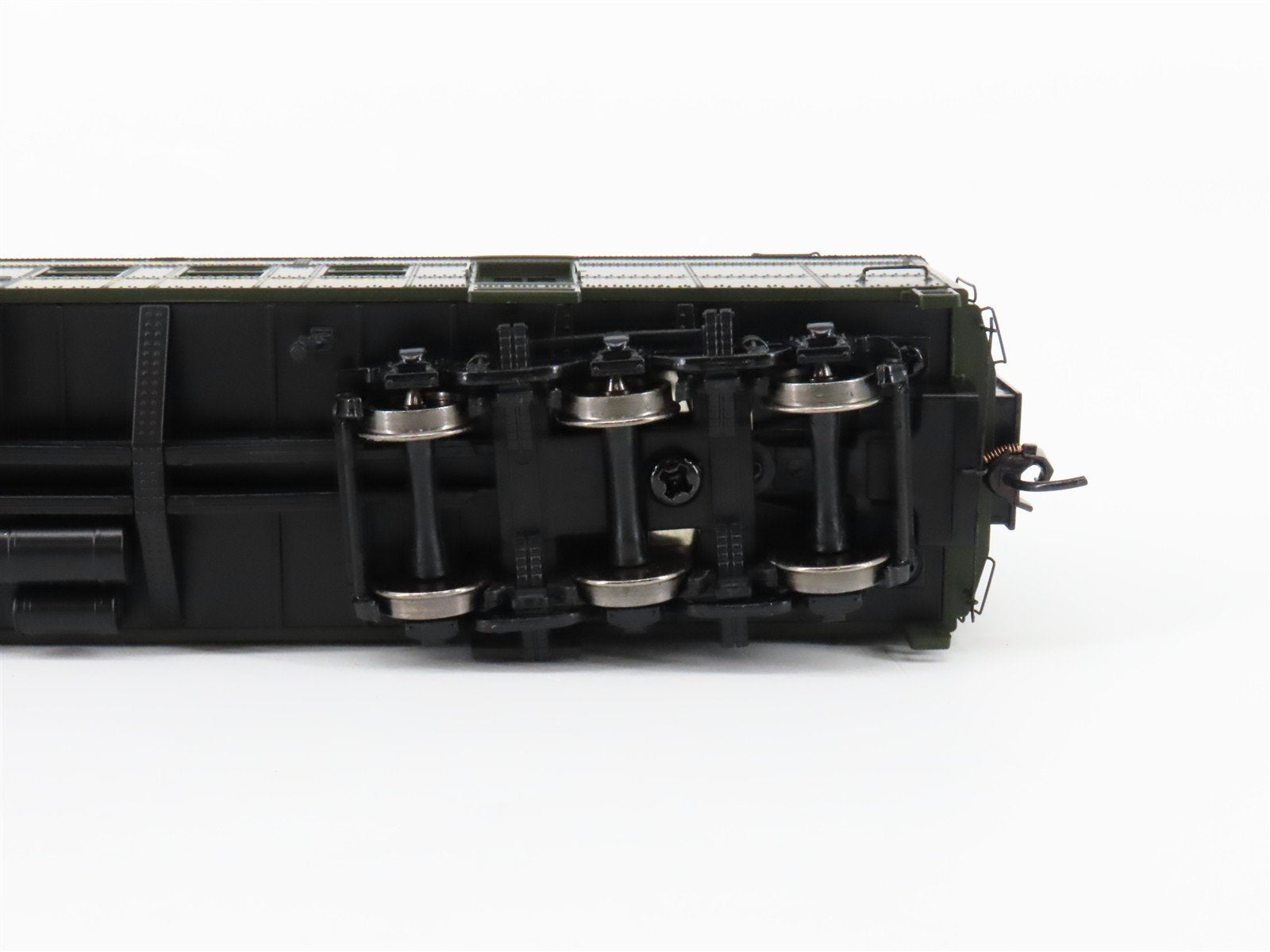 HO Scale Walthers Proto 920-17504 C&O 70' HWT RPO-Baggage Passenger Car #81