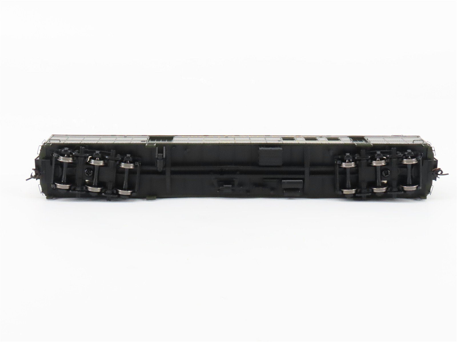 HO Scale Walthers Proto 920-17504 C&O 70' HWT RPO-Baggage Passenger Car #81