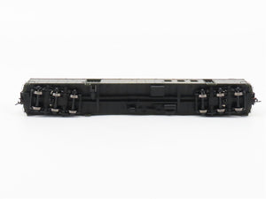 HO Scale Walthers Proto 920-17504 C&O 70' HWT RPO-Baggage Passenger Car #81