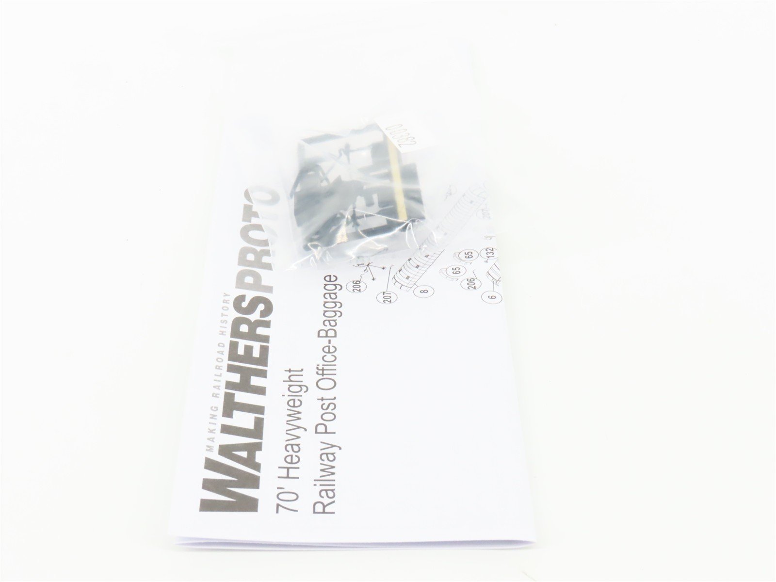 HO Scale Walthers Proto 920-17504 C&O 70' HWT RPO-Baggage Passenger Car #81