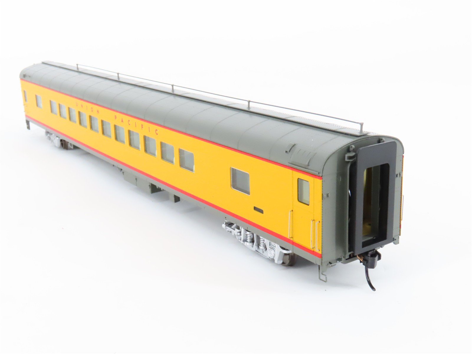 HO Scale Walthers Proto 920-9532 UP Railway 85' ACF 44-Seat Coach Passenger Car