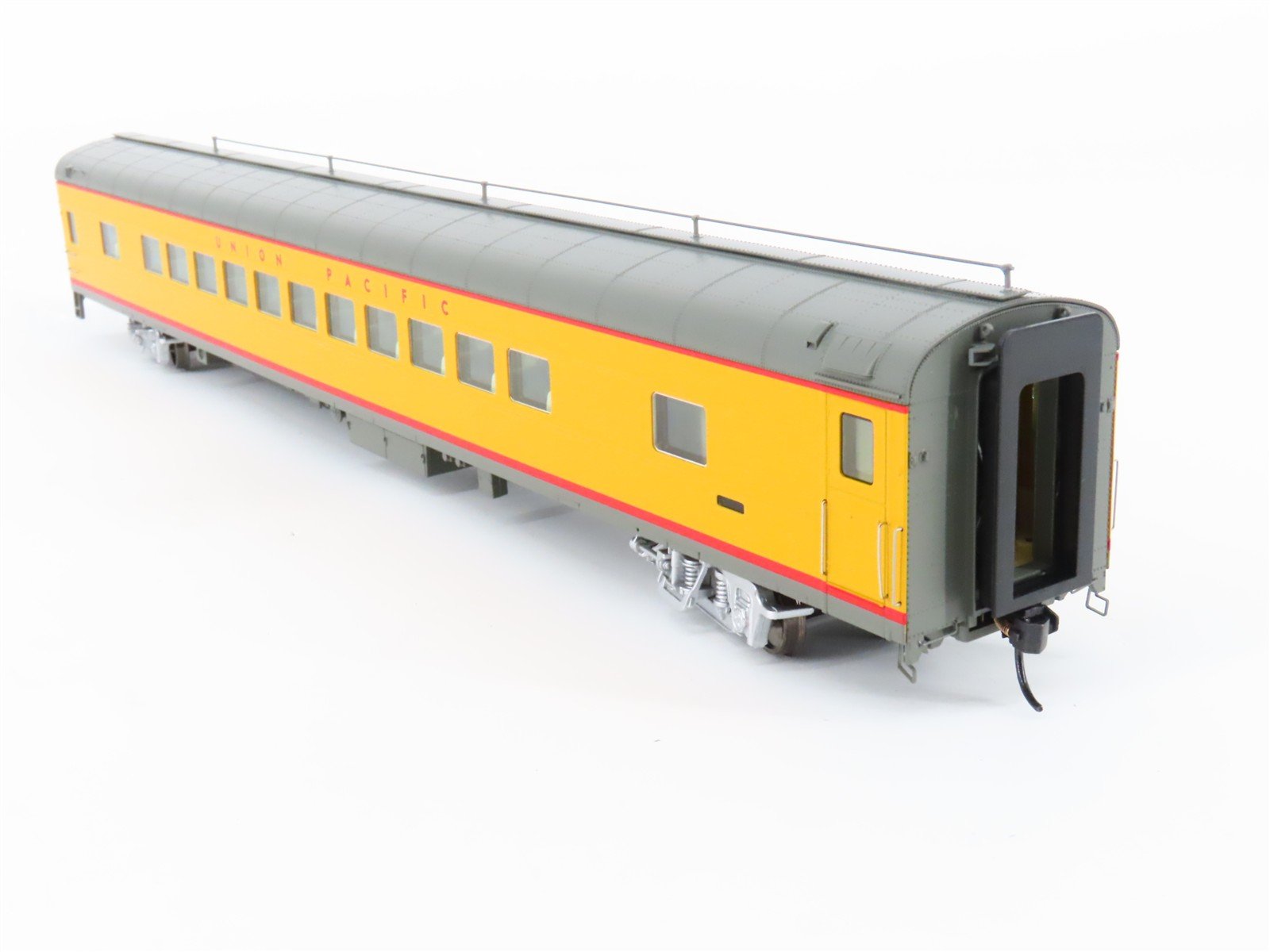 HO Scale Walthers Proto 920-9532 UP Railway 85' ACF 44-Seat Coach Passenger Car
