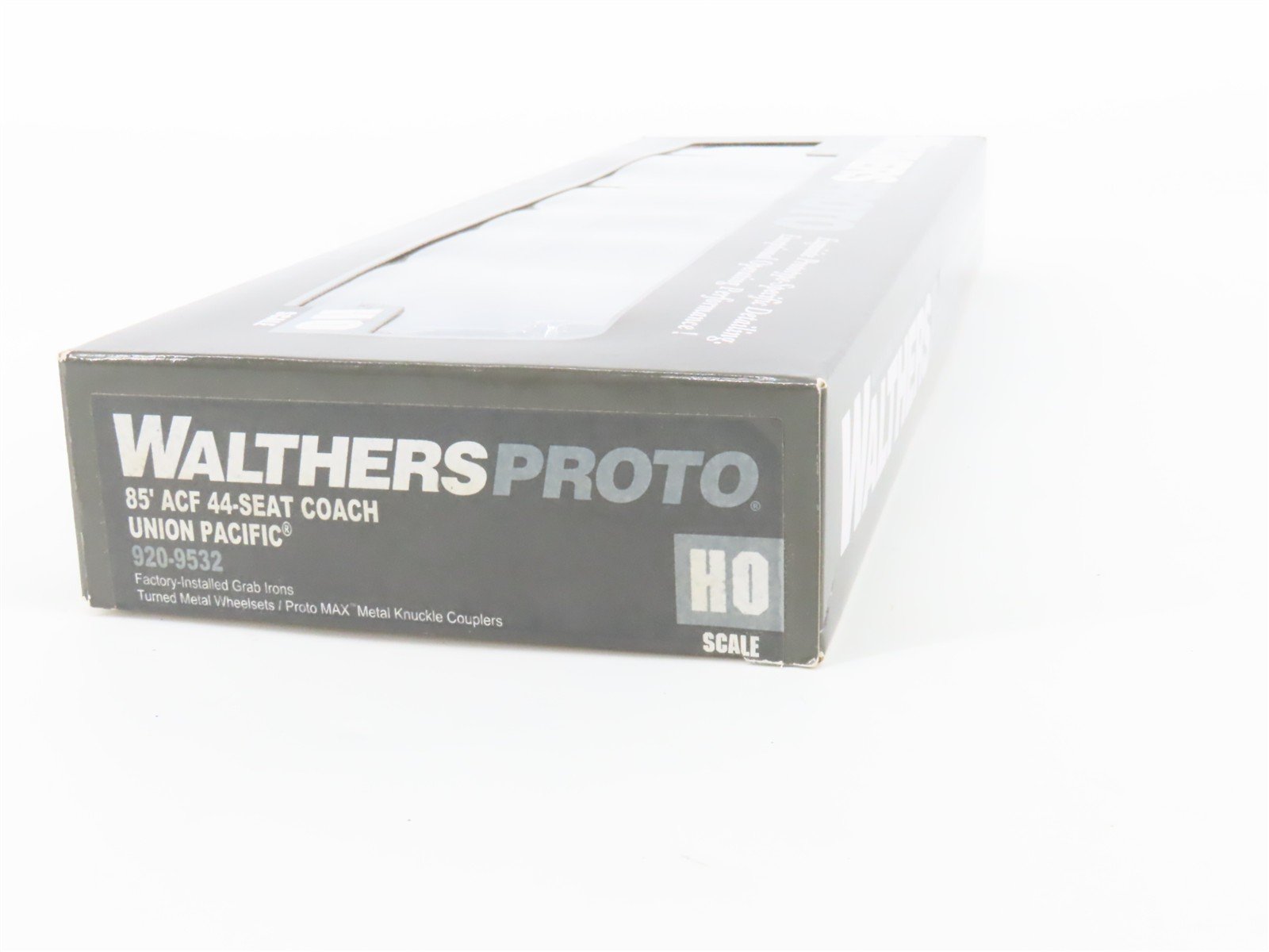 HO Scale Walthers Proto 920-9532 UP Railway 85' ACF 44-Seat Coach Passenger Car