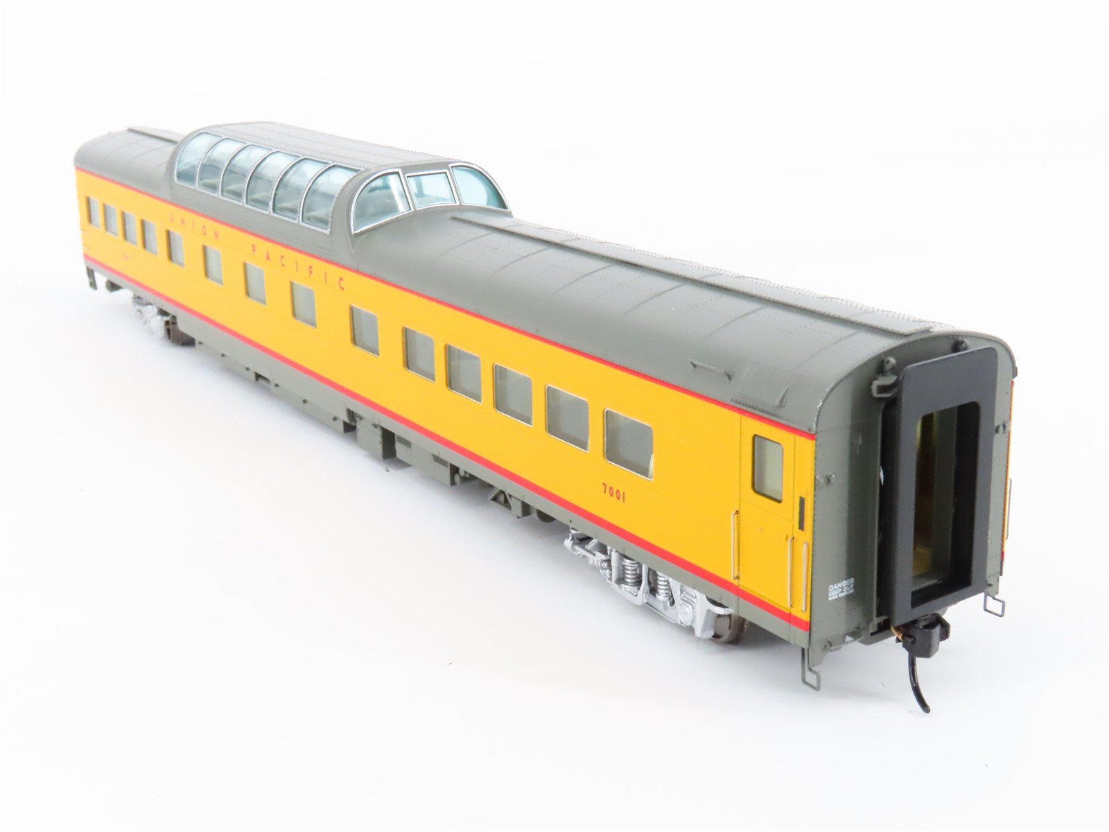 HO Scale Walthers Proto 920-9543 UP 85' ACF Dome Coach Passenger Car #7001