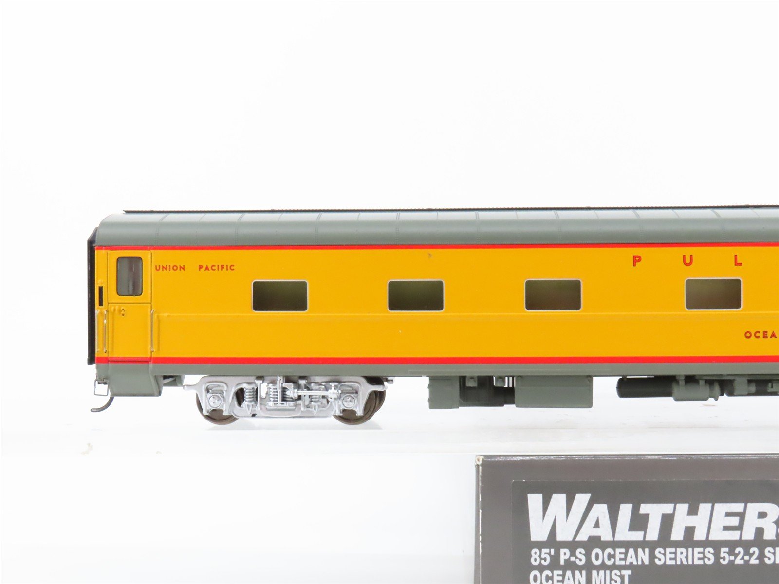 HO Walthers Proto 920-9569 UP 85' P-S 5-2-2 Sleeper Passenger Car 