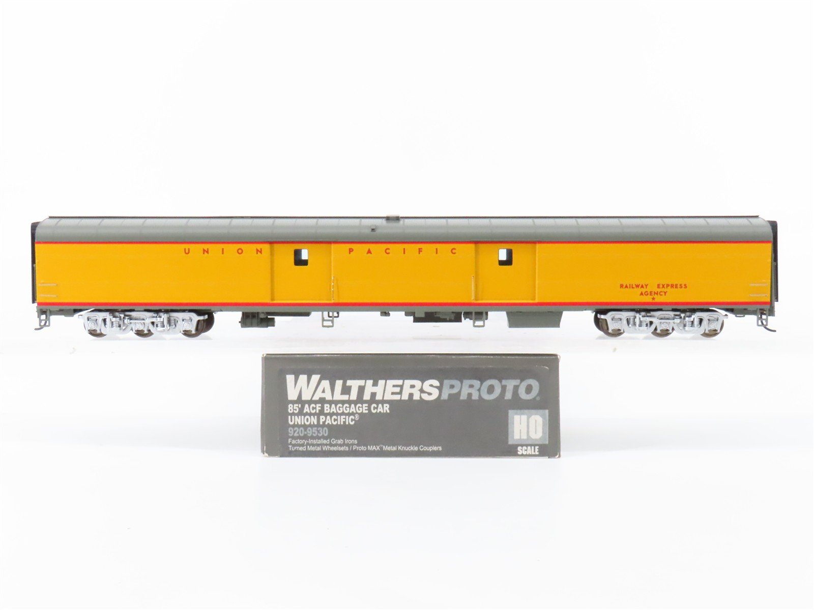 HO Scale Walthers Proto 920-9530 UP Railway 85' ACF REA Baggage Passenger Car