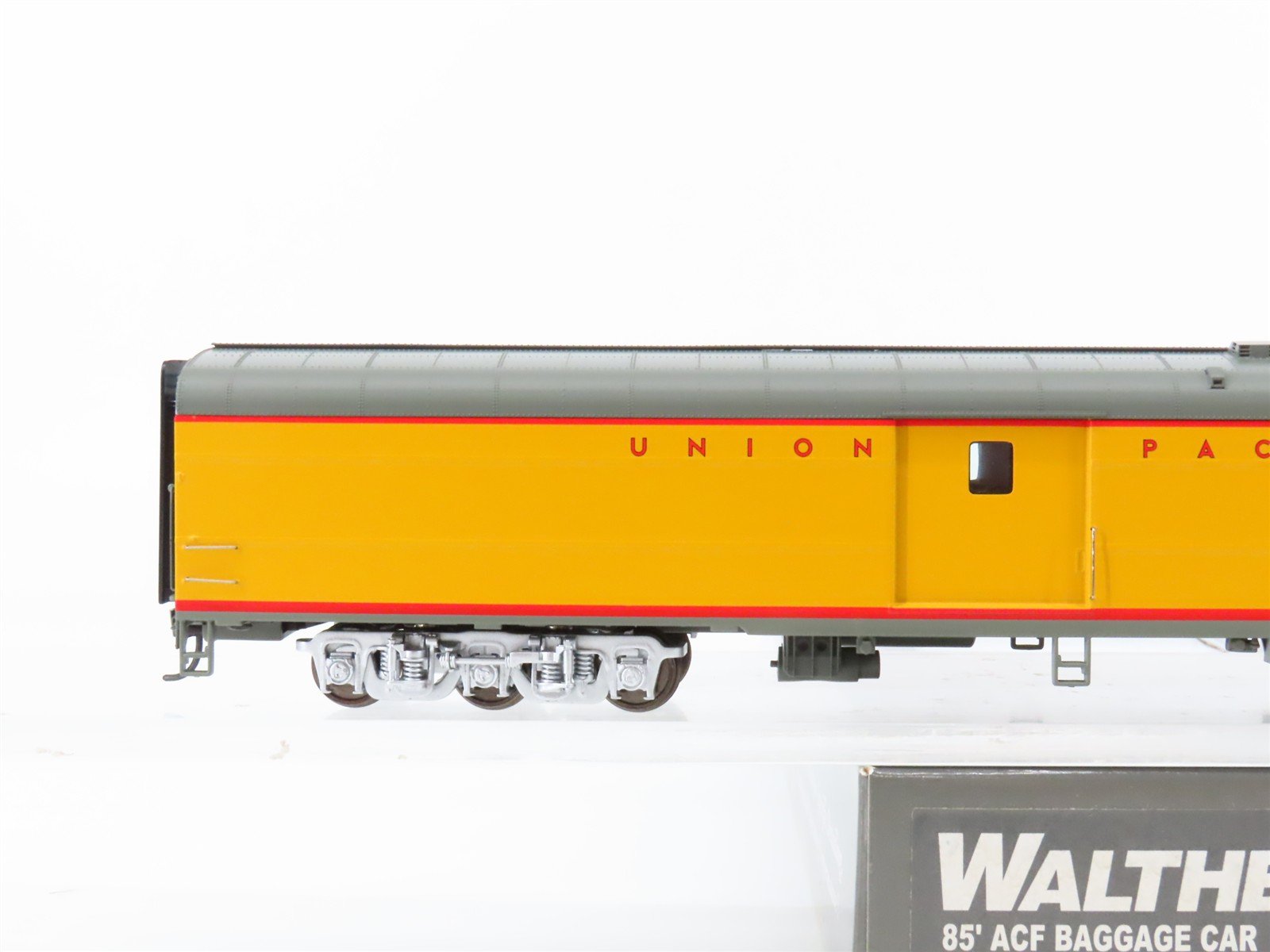 HO Scale Walthers Proto 920-9530 UP Railway 85' ACF REA Baggage Passenger Car