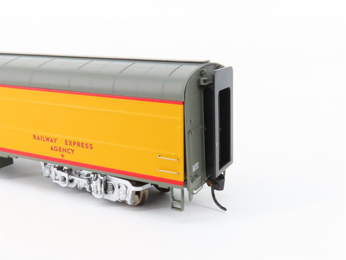 HO Scale Walthers Proto 920-9530 UP Railway 85&#39; ACF REA Baggage Passenger Car