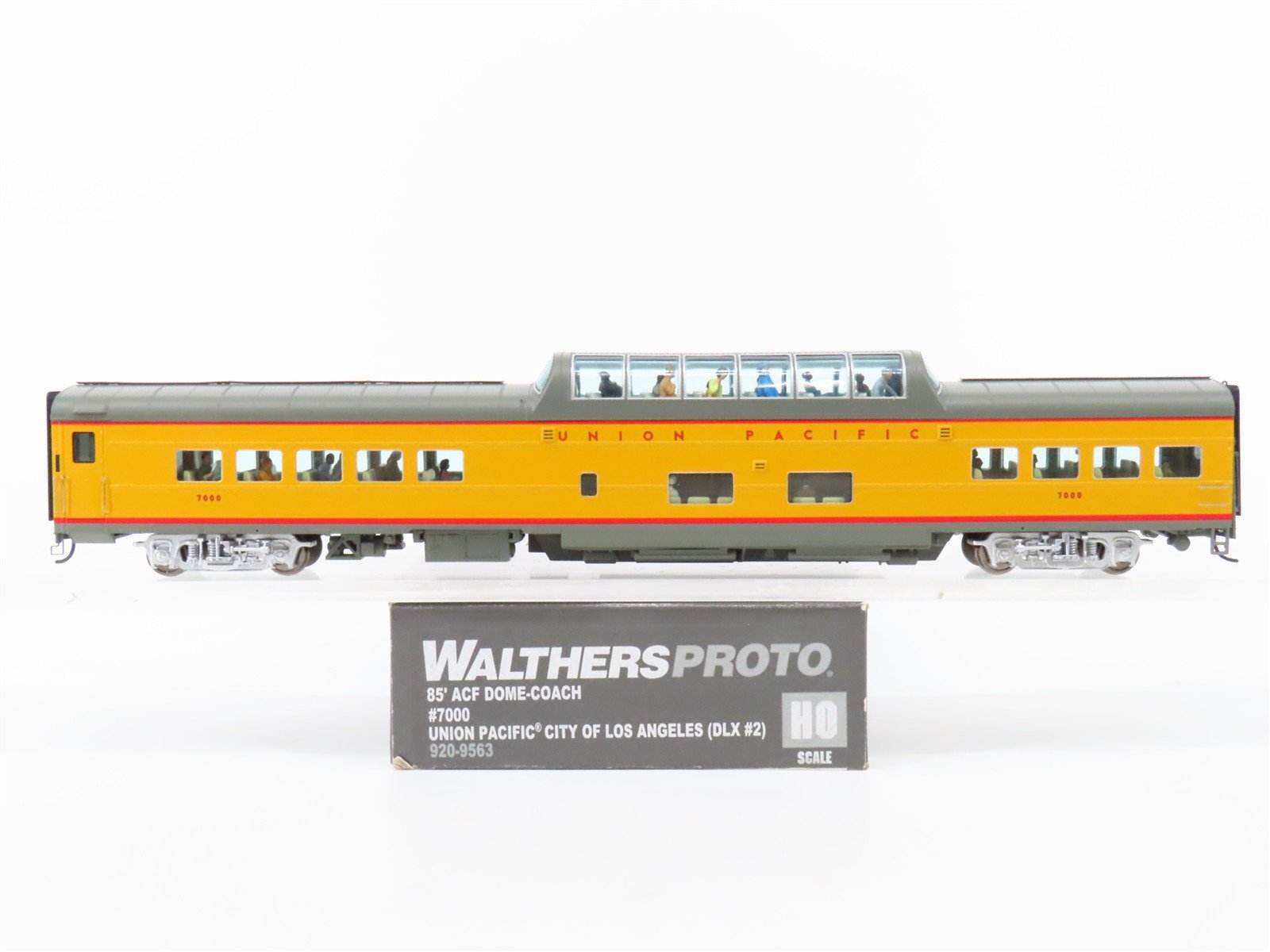 HO Walthers Proto 920-9563 UP 85' ACF Dome-Coach Passenger Car #7000 w/ Lights