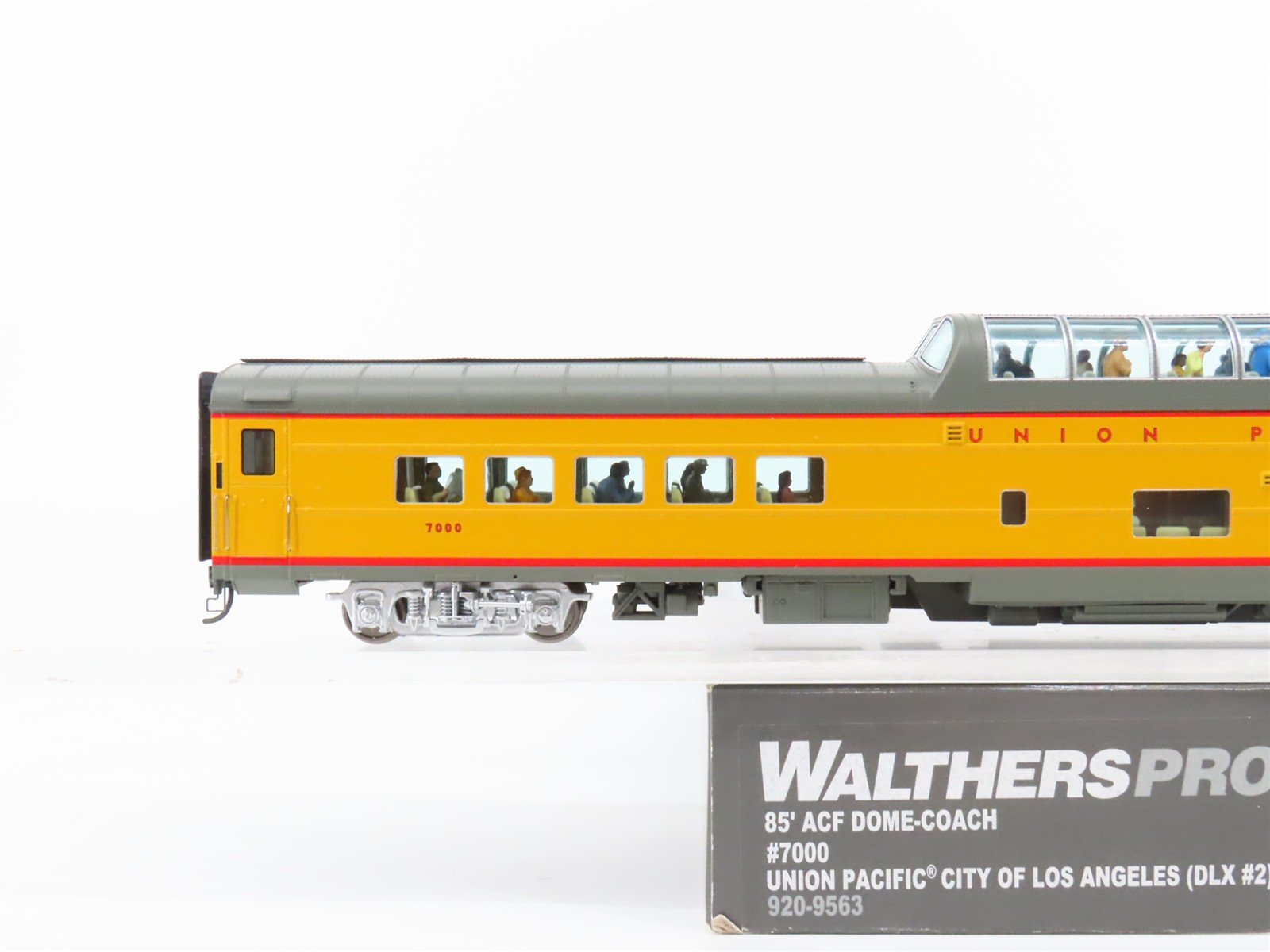 HO Walthers Proto 920-9563 UP 85' ACF Dome-Coach Passenger Car #7000 w/ Lights
