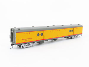 HO Walthers Proto 920-9141 MILW 75' Express Baggage Passenger Car #1318 w/Lights