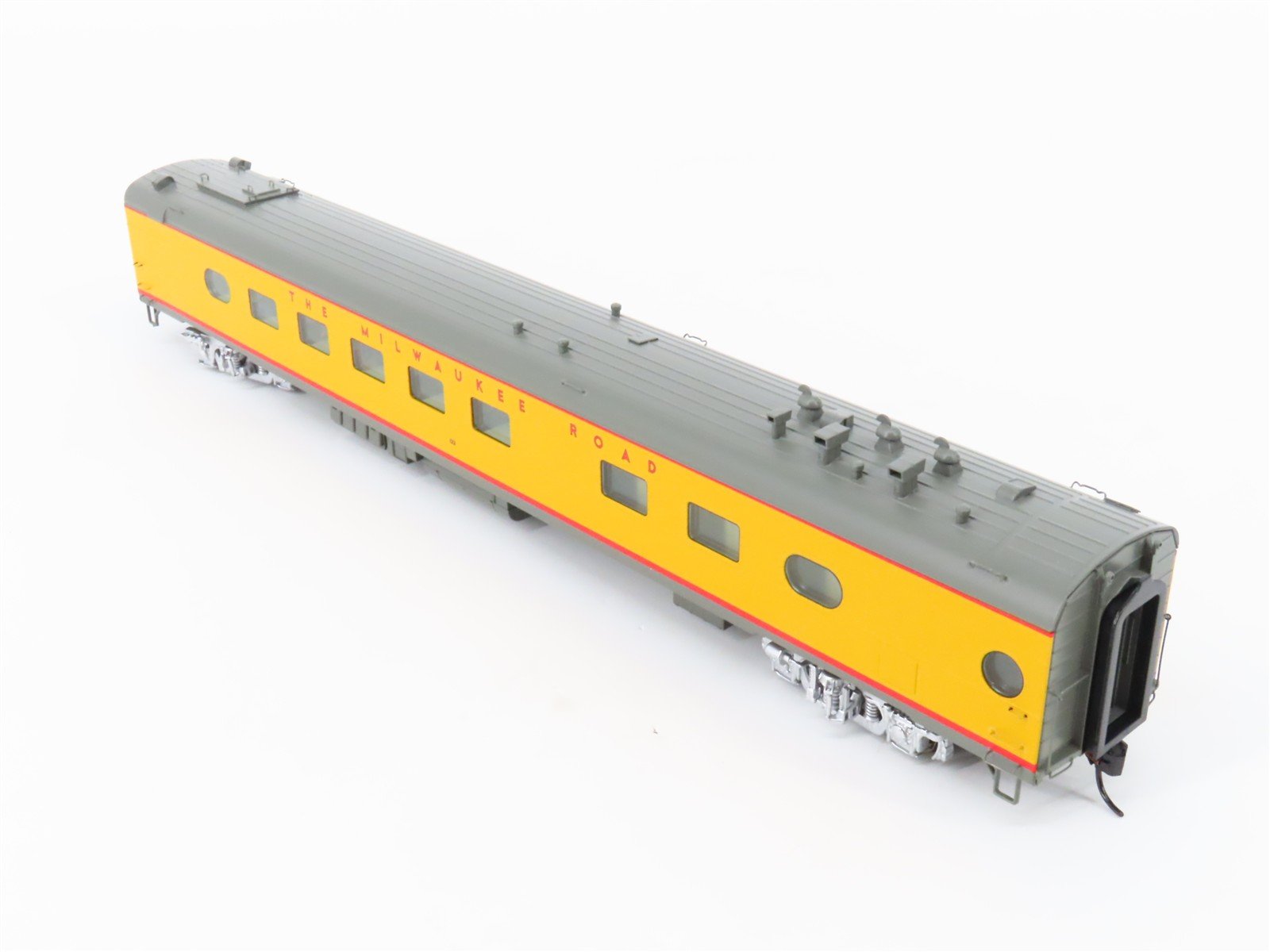 HO Walthers Proto 920-9144 MILW 85' 48-Seat Diner Passenger Car #122 w/ Lights