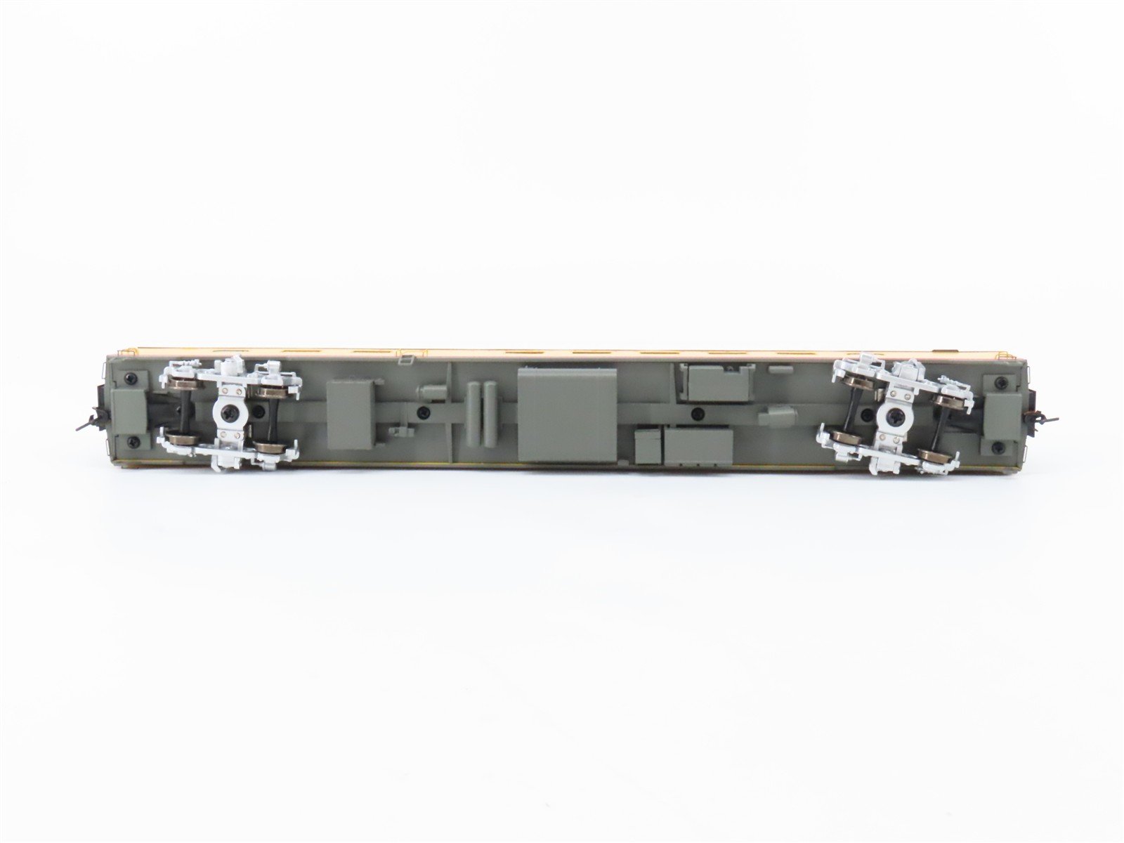 HO Walthers Proto 920-9144 MILW 85' 48-Seat Diner Passenger Car #122 w/ Lights