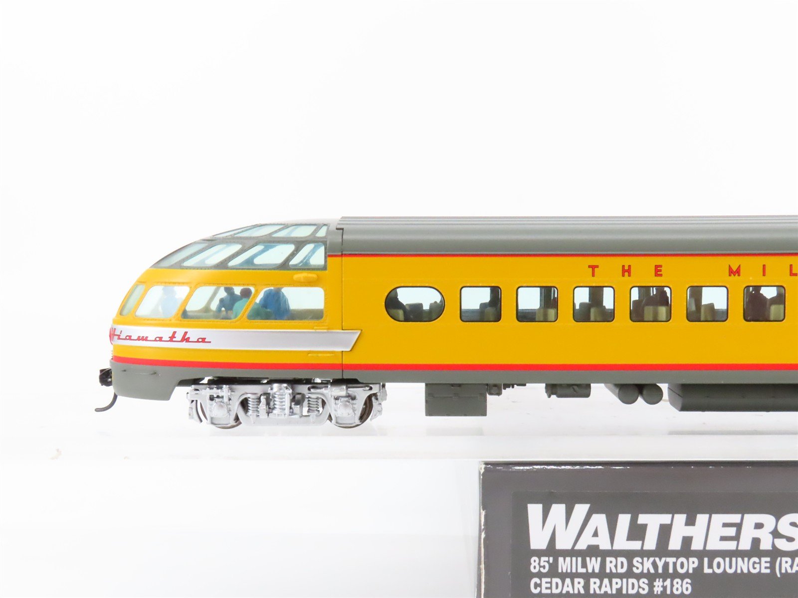HO Walthers Proto 920-9148 MILW Skytop Lounge Passenger 