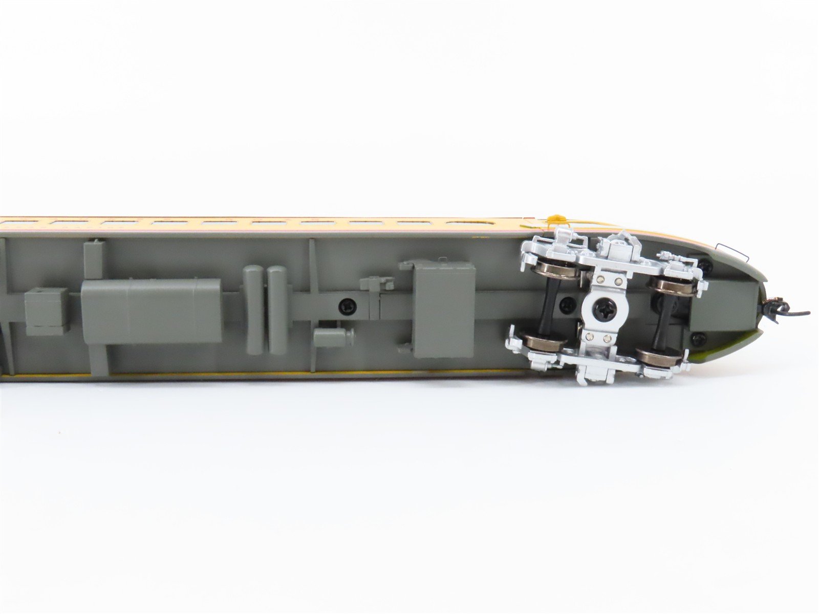 HO Walthers Proto 920-9148 MILW Skytop Lounge Passenger 