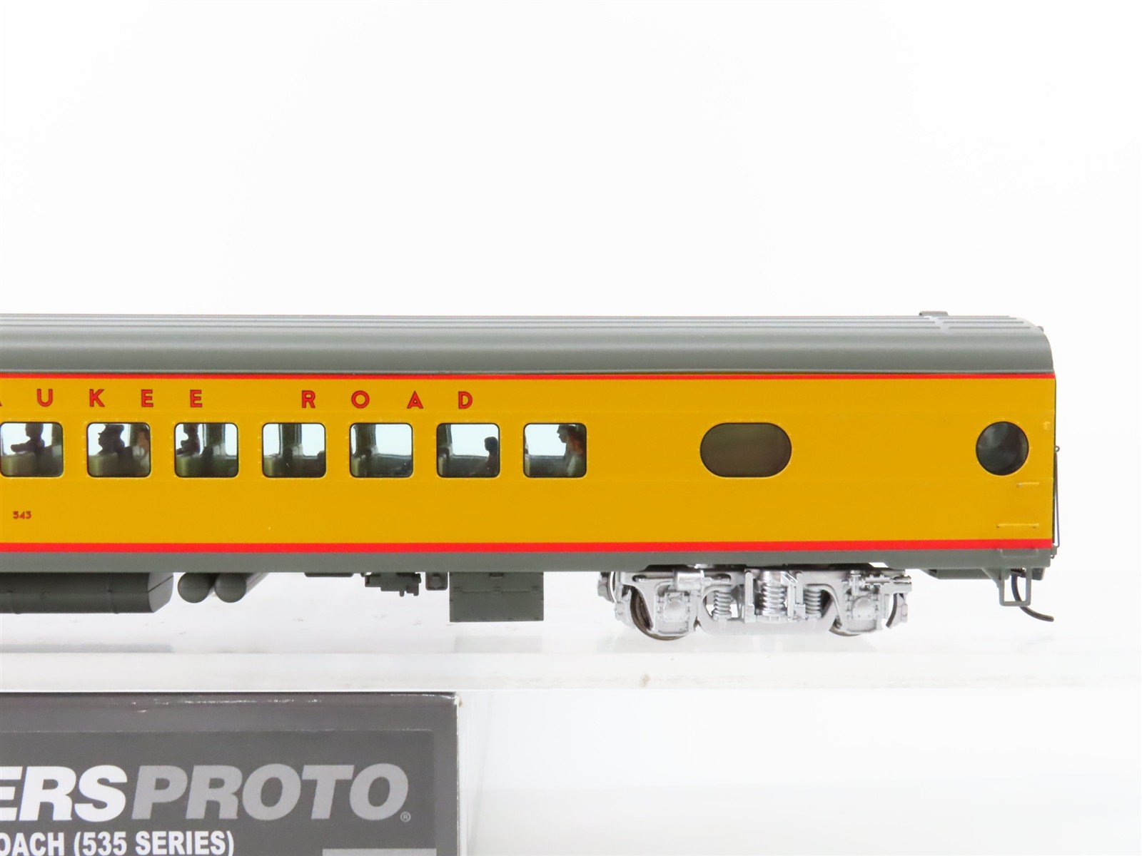 HO Walthers Proto 920-9151 MILW 85' 52-Seat Coach Passenger Car #343 w/ Lights