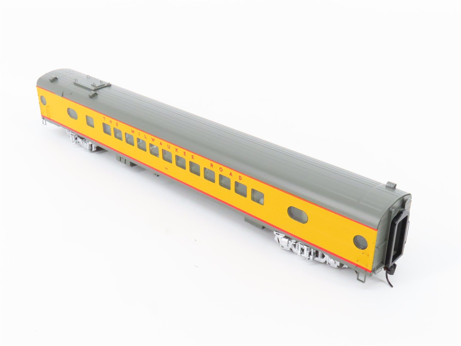 HO Walthers Proto 920-9151 MILW 85' 52-Seat Coach Passenger Car #343 w/ Lights