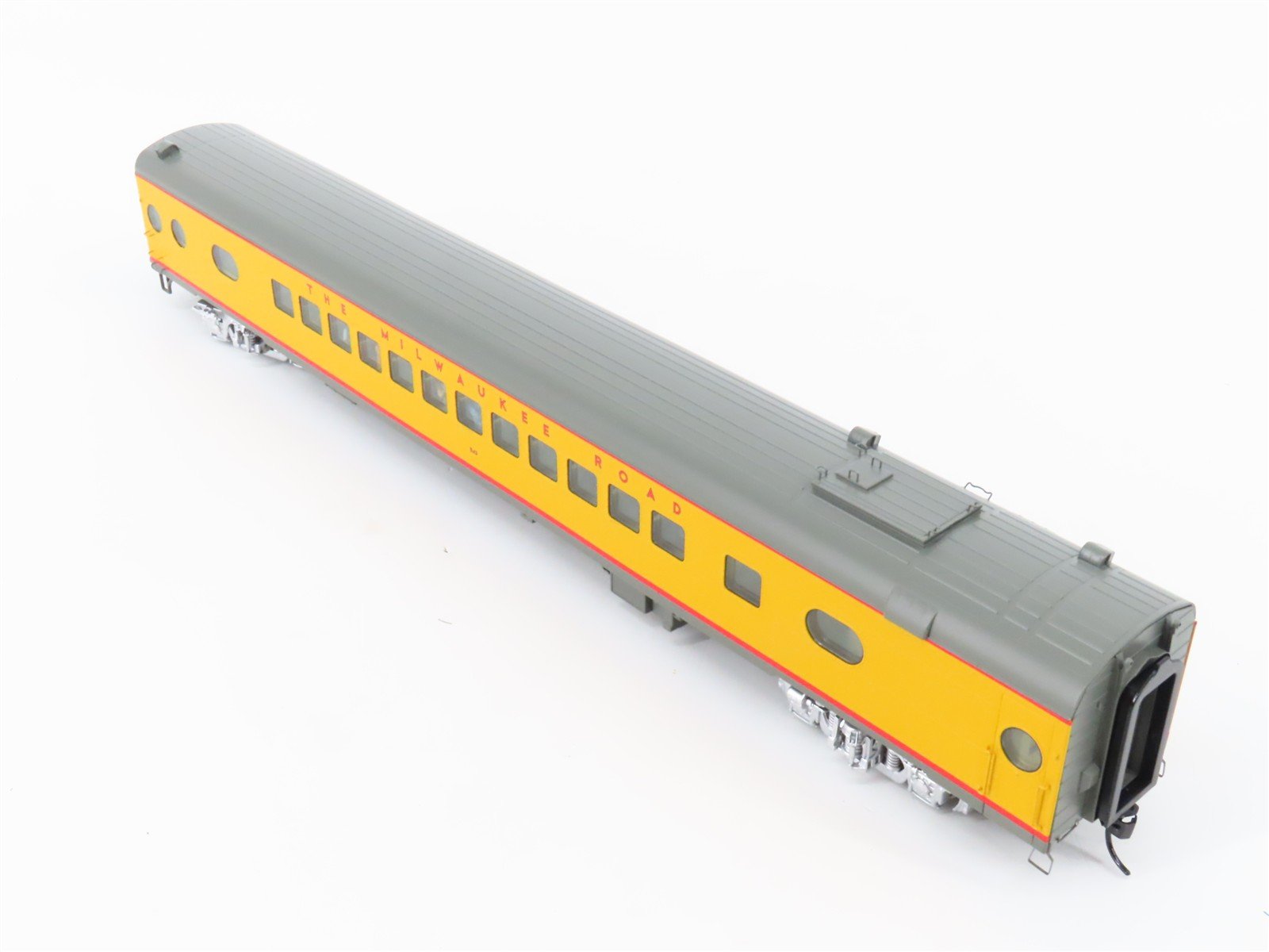 HO Walthers Proto 920-9151 MILW 85' 52-Seat Coach Passenger Car #343 w/ Lights