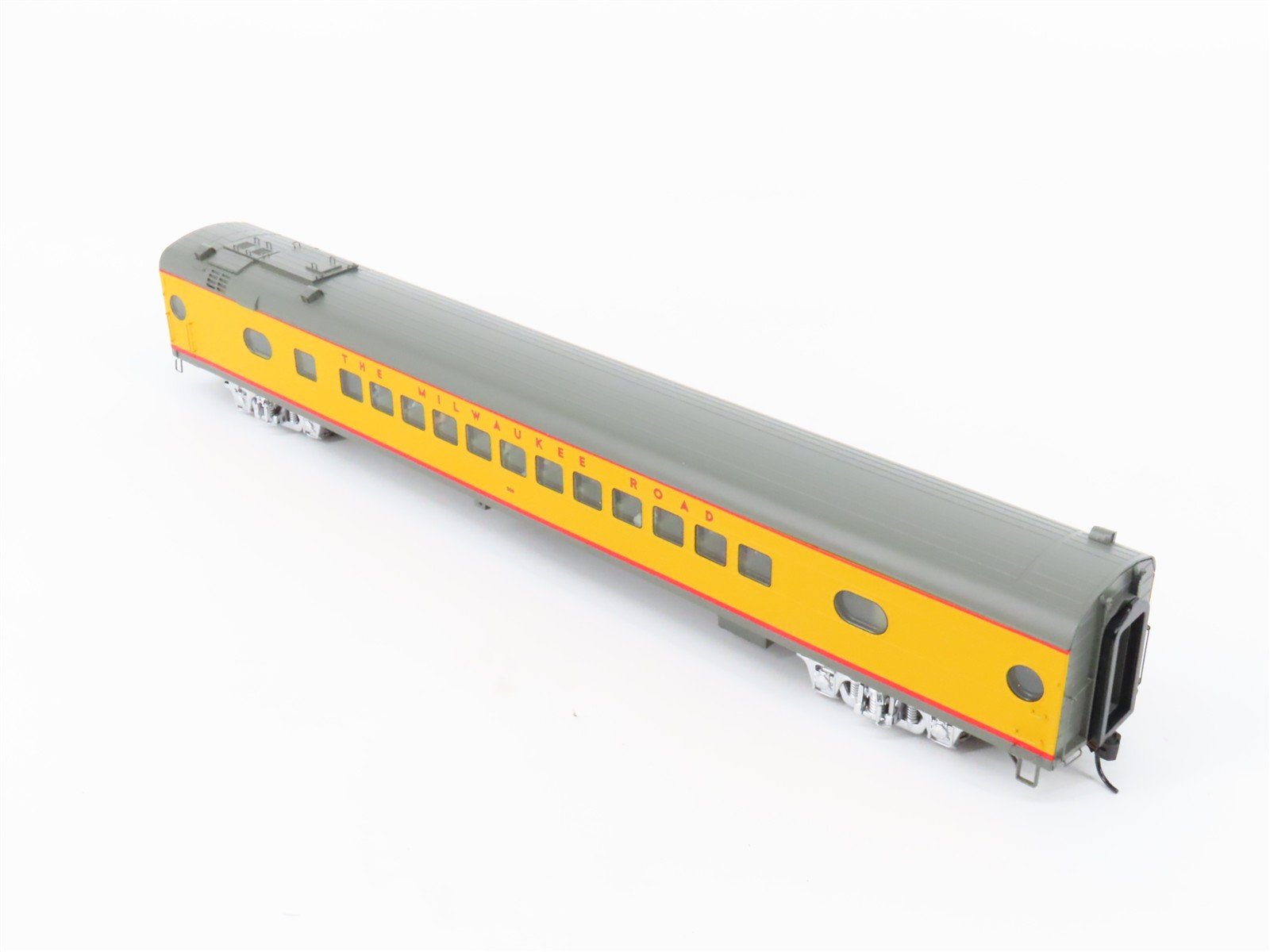 HO Walthers Proto 920-9160 MILW 85' 52-Seat Coach Passenger Car #508 w/ Lights