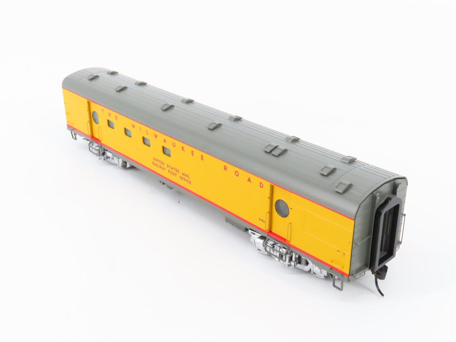HO Scale Walthers Proto 920-9140 MILW 63' RPO Passenger Car #2152 wLights