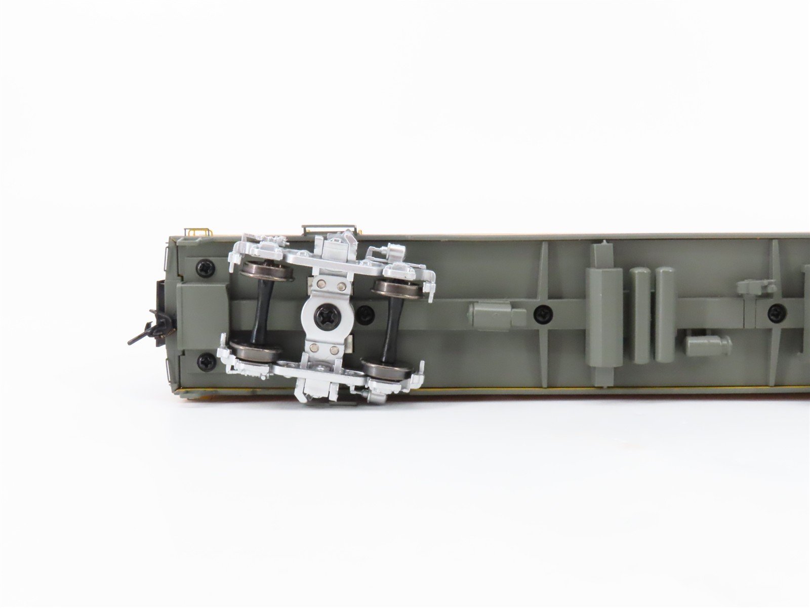 HO Scale Walthers Proto 920-9140 MILW 63' RPO Passenger Car #2152 wLights