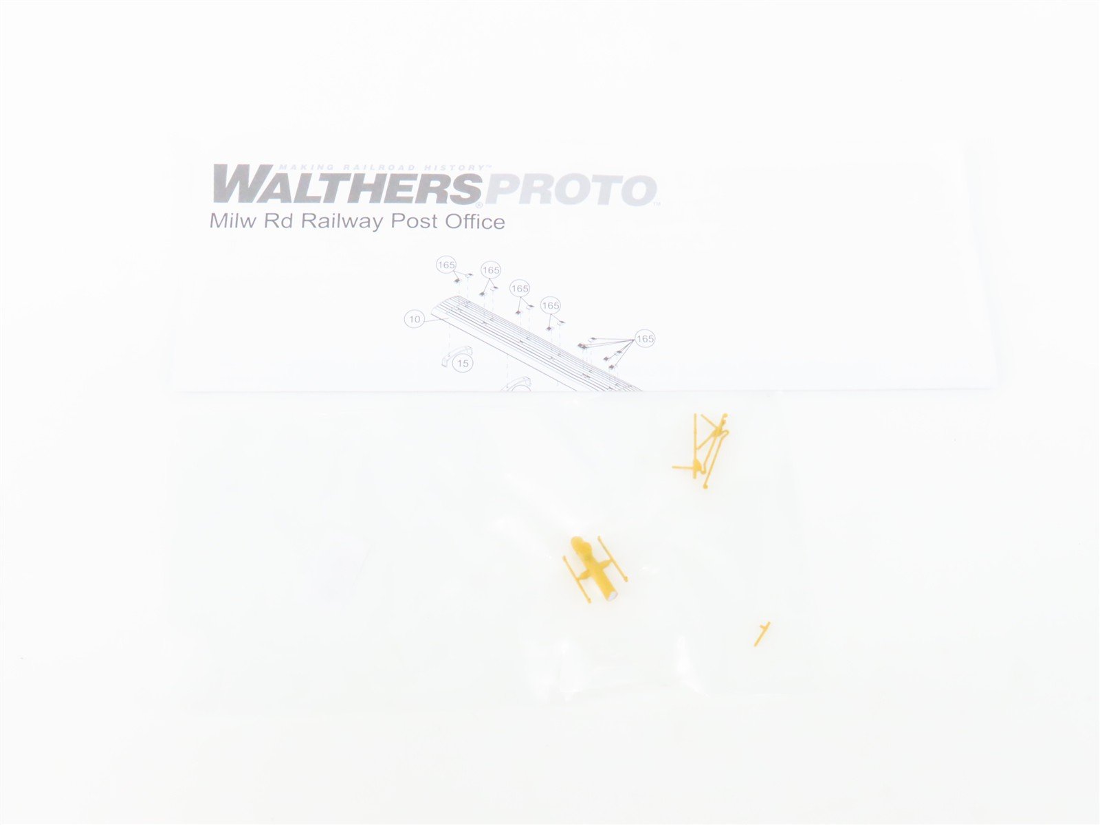 HO Scale Walthers Proto 920-9140 MILW 63' RPO Passenger Car #2152 wLights