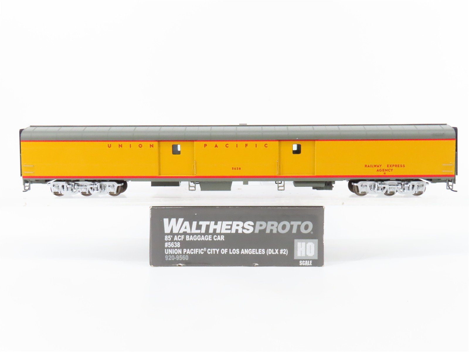 HO Scale Walthers Proto 920-9560 UP 85' ACF Baggage Passenger Car #3638