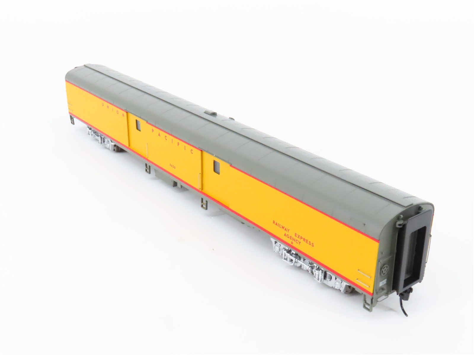 HO Scale Walthers Proto 920-9560 UP 85' ACF Baggage Passenger Car #3638