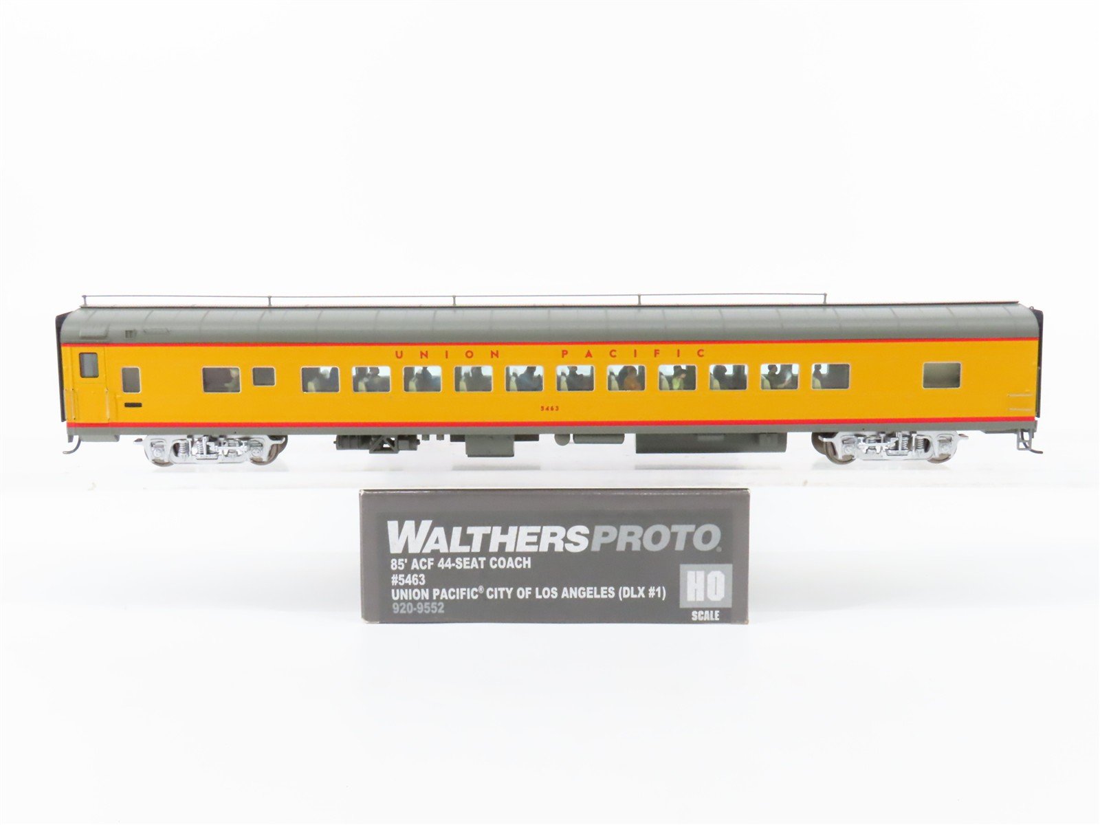 HO Walthers Proto 920-9552 UP 85' ACF 44-Seat Coach Passenger Car #5463 w/ Light