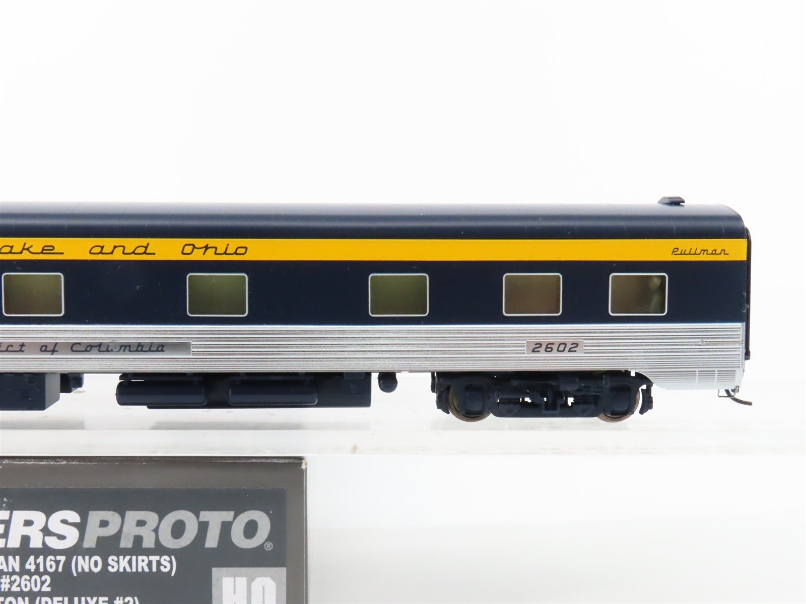 HO Walthers Proto 920-9525 C&O 85' P-S 10-6 Sleeper Passenger Car #2606 w/ Light