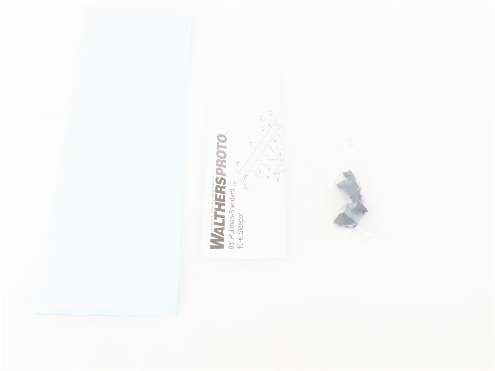 HO Walthers Proto 920-9525 C&O 85' P-S 10-6 Sleeper Passenger Car #2606 w/ Light