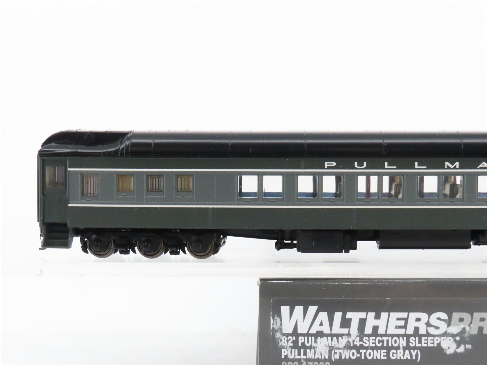 HO Scale Walthers Proto 920-17002 Pullman 2-Tone Gary 82' Sleeper Passenger Car