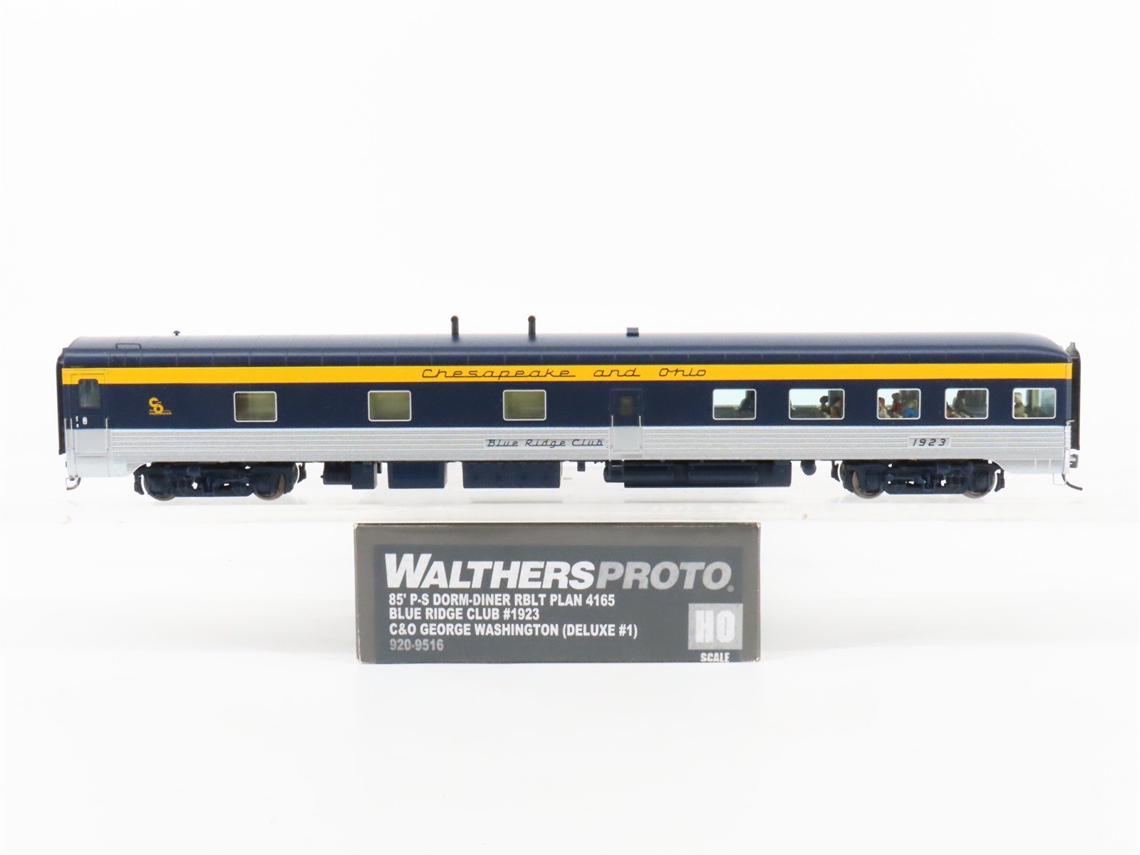 HO Walthers Proto 920-9516 C&O 85' P-S Dorm-Diner Passenger Car #2606 w/ Lights